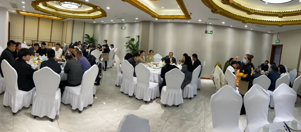 薩震節(jié)能空壓機在上?？偛块_設薩震第四屆雛鷹計劃訓練營.jpg